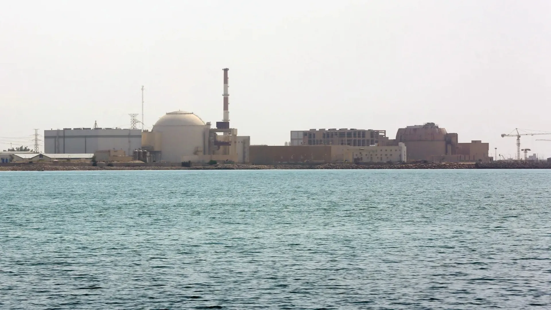 Atac lângă singura centrală nucleară din Iran și temeri privind un incident atomic: O persoană a murit
