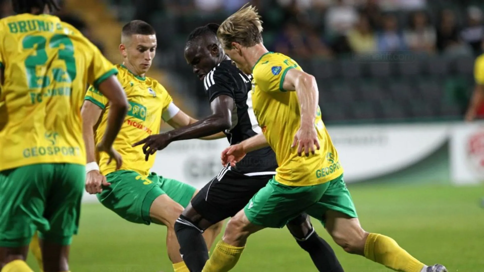 Egal spectaculos în El Clasico de Moldova: Petrocub își consolidează poziția de lider în campionatul intern de fotbal