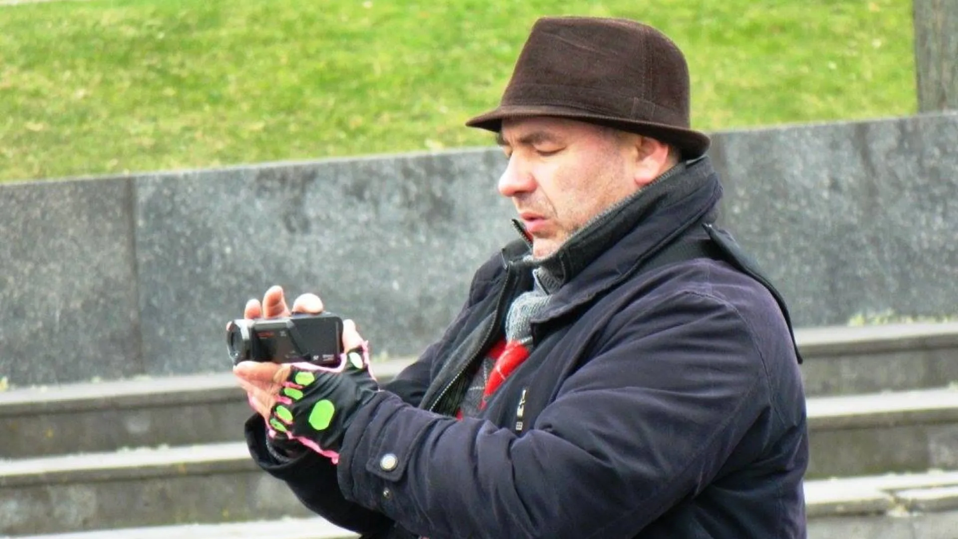 /VIDEO/ Activistul Anatol Mătăsaru, reținut fiindcă ar fi urmărit-o pe judecătoarea Ana Cucerescu. Avocat: „Măsură exagerată”