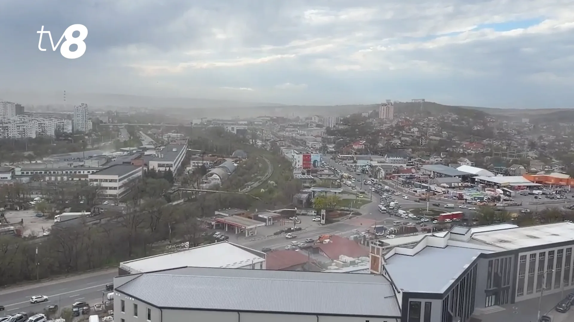 /VIDEO/ Nor de praf, filmat în Chișinău: Momentul în care orașul e acoperit după rafale de vânt