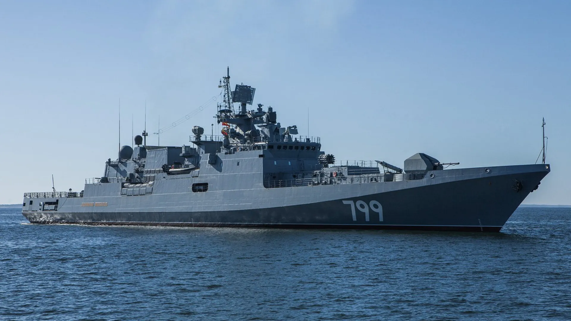 /VIDEO/ Momentul în care Ucraina lovește o fregată rusească: Nava transporta rachete de croazieră