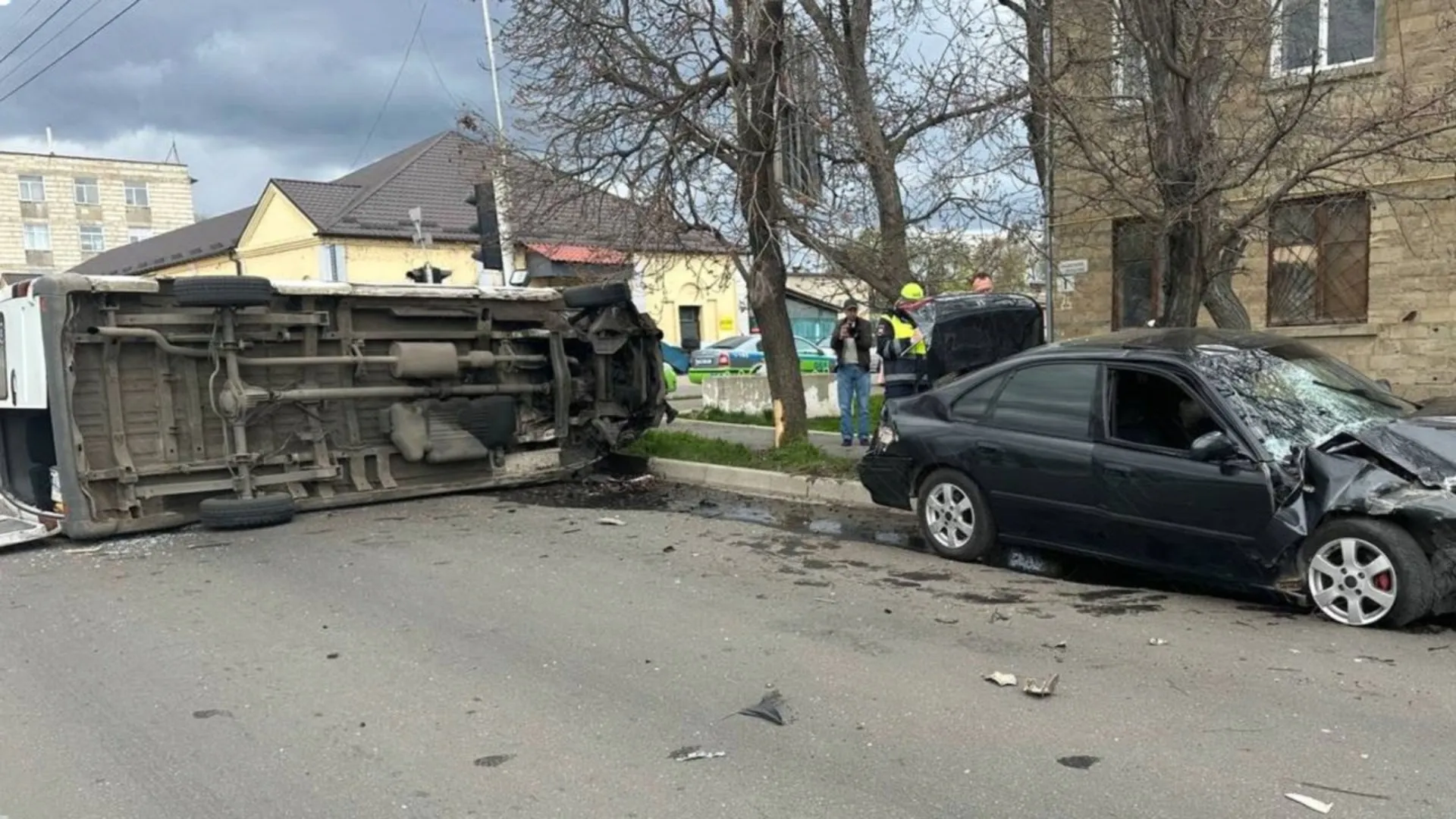 /FOTO/ Microbuz cu 7 pasageri, răsturnat la Tiraspol: Cum s-ar fi produs accidentul