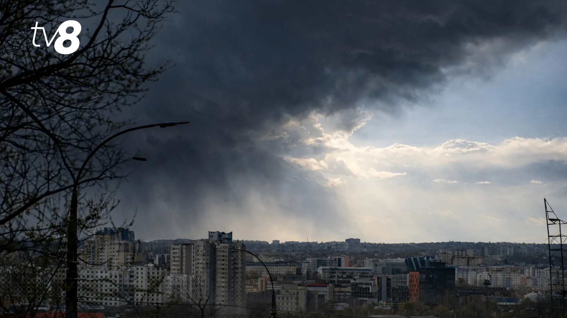 Alertă meteo în Moldova: Când e valabil codul galben de ploi cu descărcări electrice