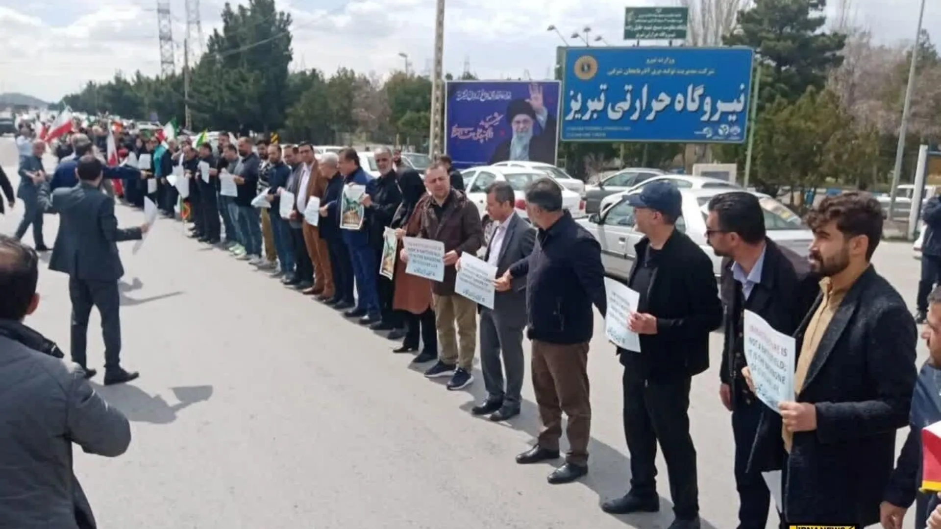 /VIDEO/ Lanțuri umane în Iran la centrale și poduri: Mii de persoane protestează față de amenințările lui Trump