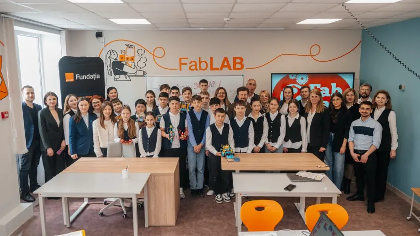 Fundația Orange aduce FabLab în Școala Model și oferă elevilor spații pentru creație și inovare /P/