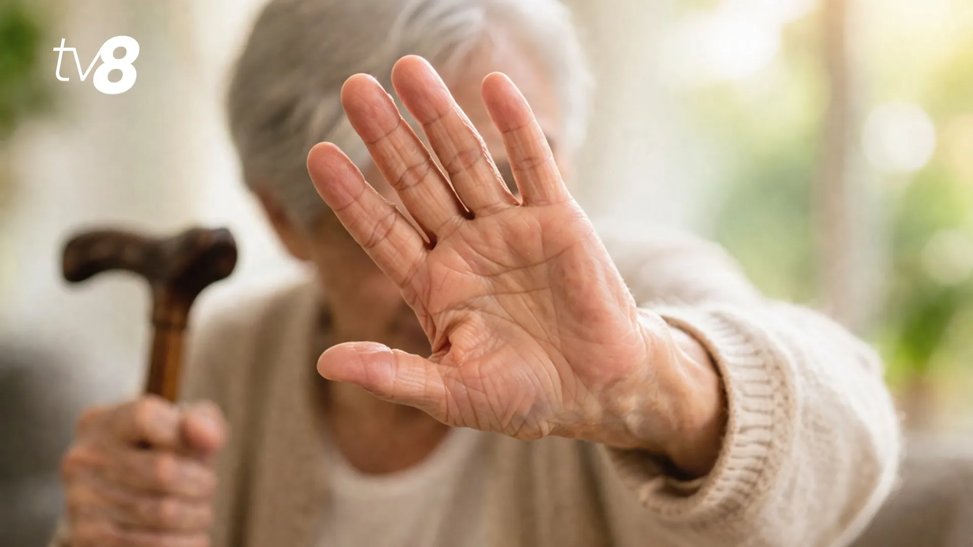 Și-ar fi agresat bunica după o ceartă pornită de la gălăgie: Sentință pentru un tânăr de 25 de ani