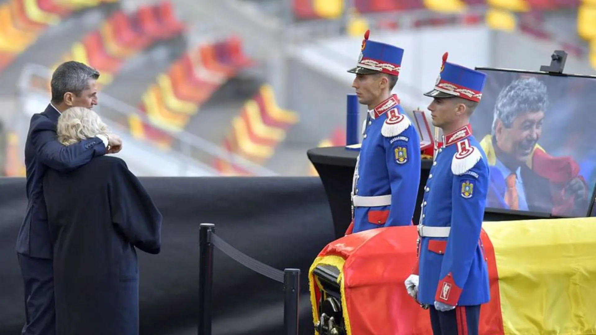 /VIDEO/ Ultimul omagiu pentru Mircea Lucescu: Legende ale fotbalului, în rând la Arena Națională