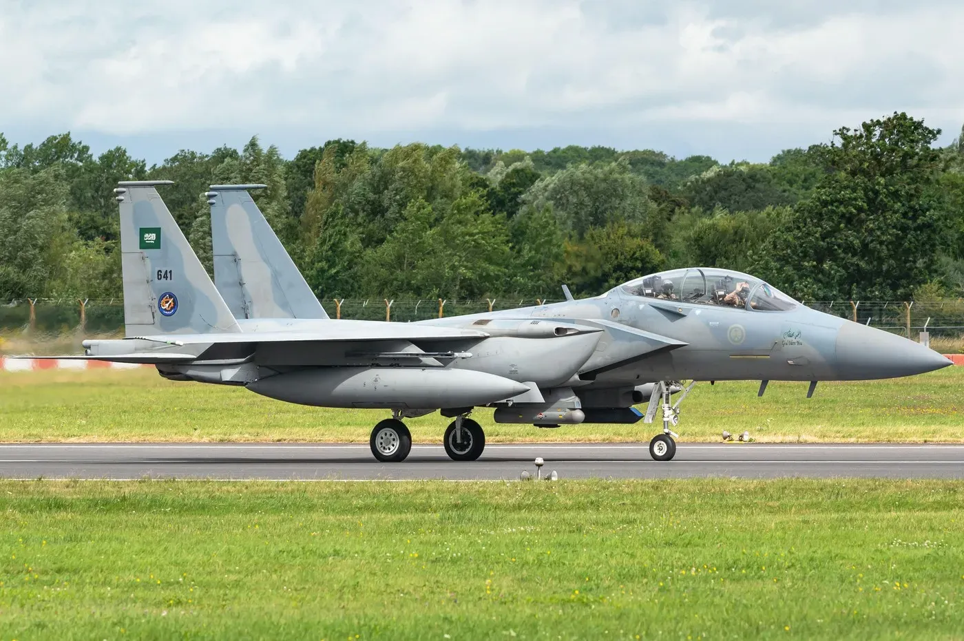 Țara care mediază negocierile SUA-Iran trimite avioane în Arabia Saudită. Ce se ascunde la mijloc