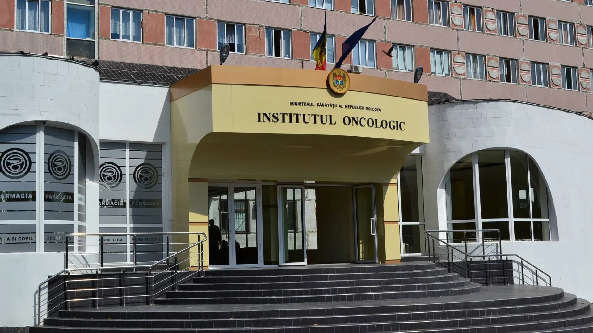 /VIDEO/ Premieră la Institutul Oncologic: Cum ajută chirurgii primul robot din medicina moldovenească