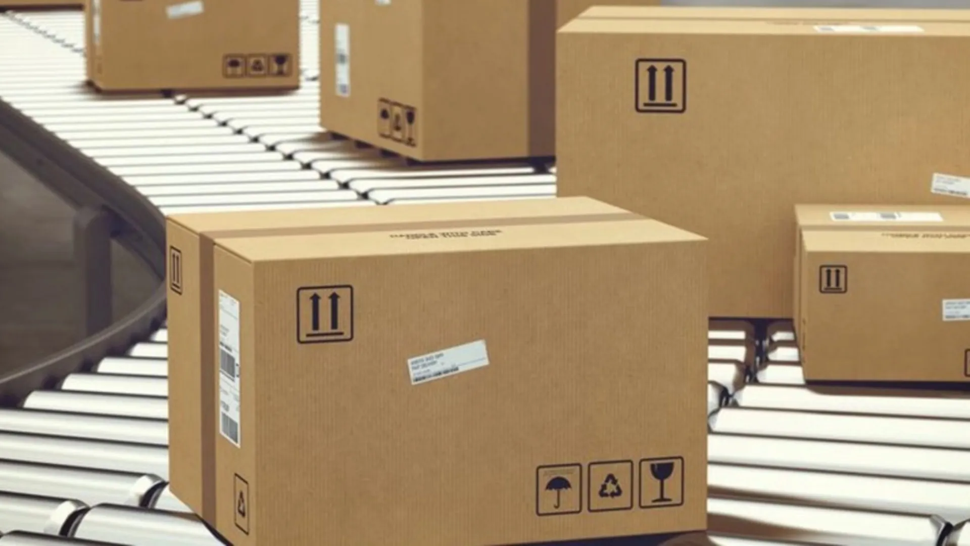 /VIDEO/ Cutie cu surprize în loc de detergent: Ce s-a găsit într-un colet transmis din Polonia