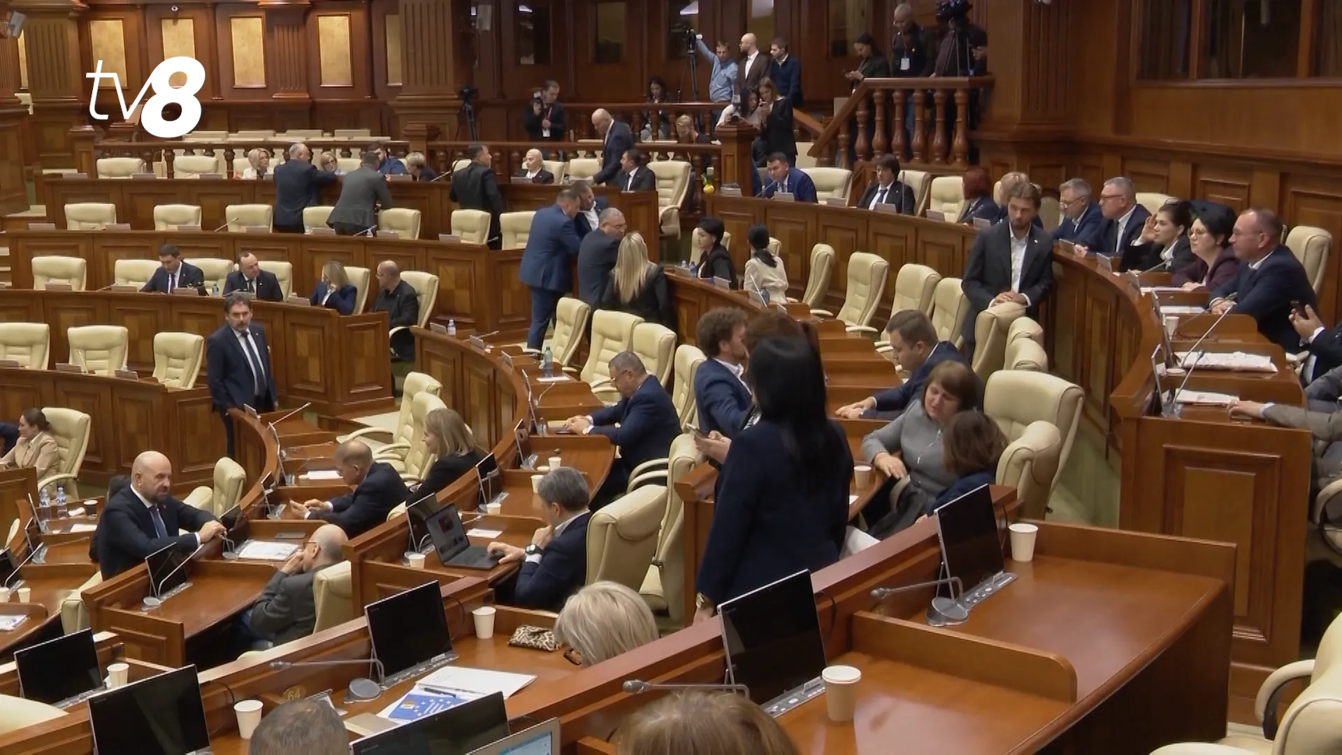 /VIDEO/ Tkaciuk părăsește fracțiunea „Alternativa” și respinge apelul la demisie: „Declarație emoțională”