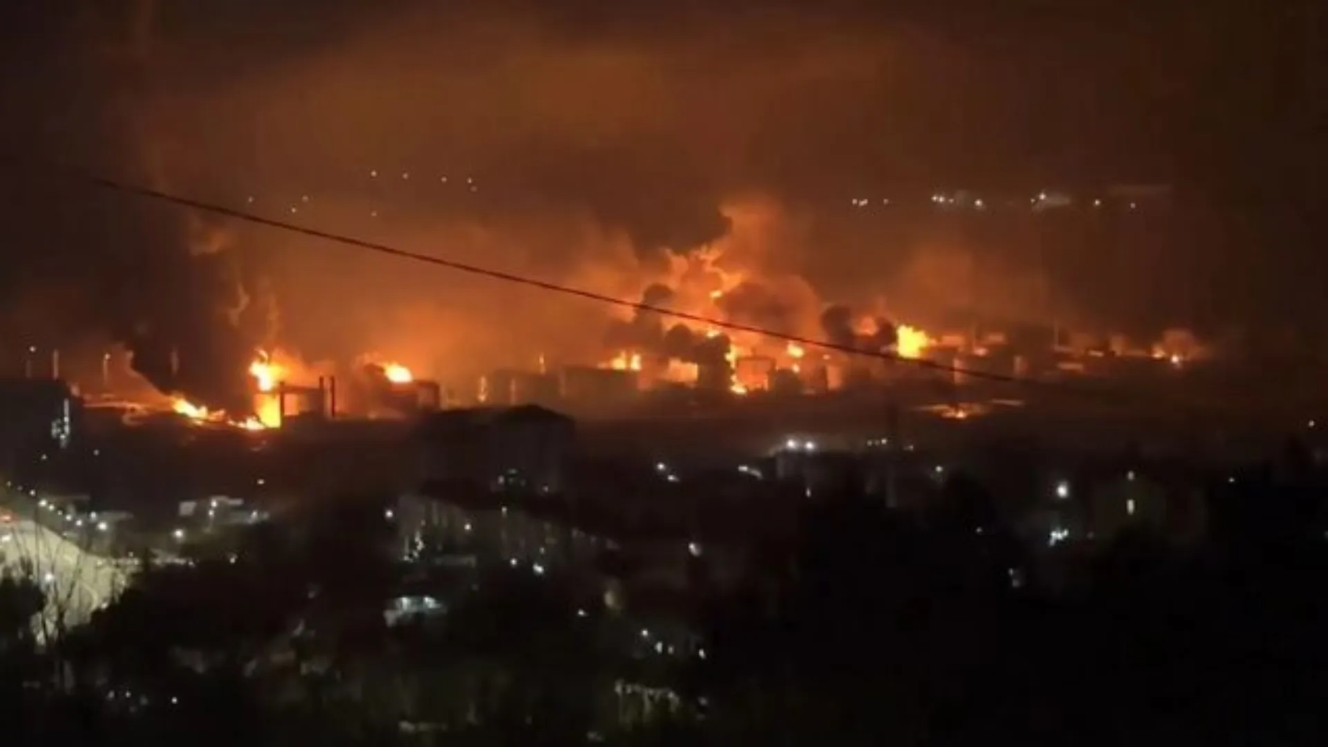 /VIDEO/ Portul Tuapse, cuprins de flăcări: Atac cu drone la o rafinărie rusească de la Marea Neagră