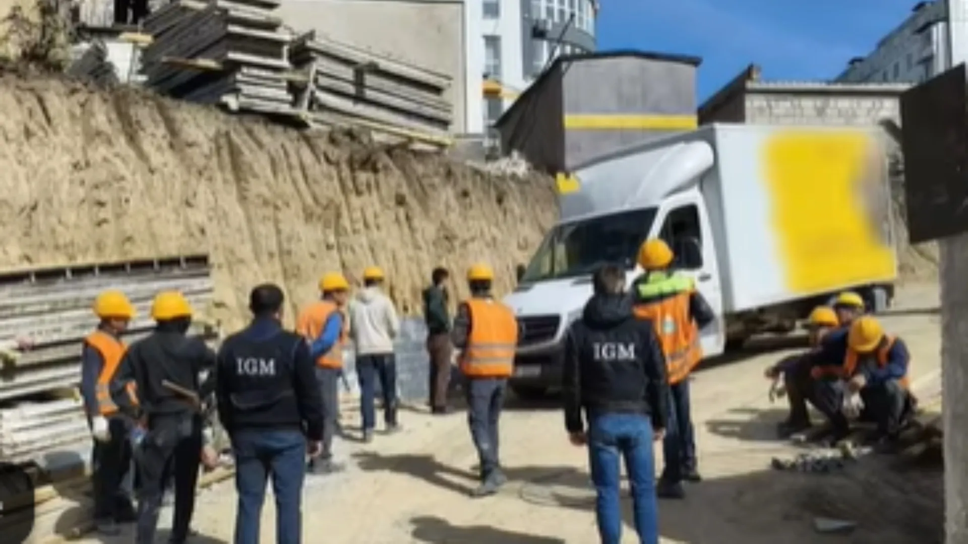 Muncă ilegală pe un șantier din Capitală: 11 cetățeni străini, obligați să plece din Moldova