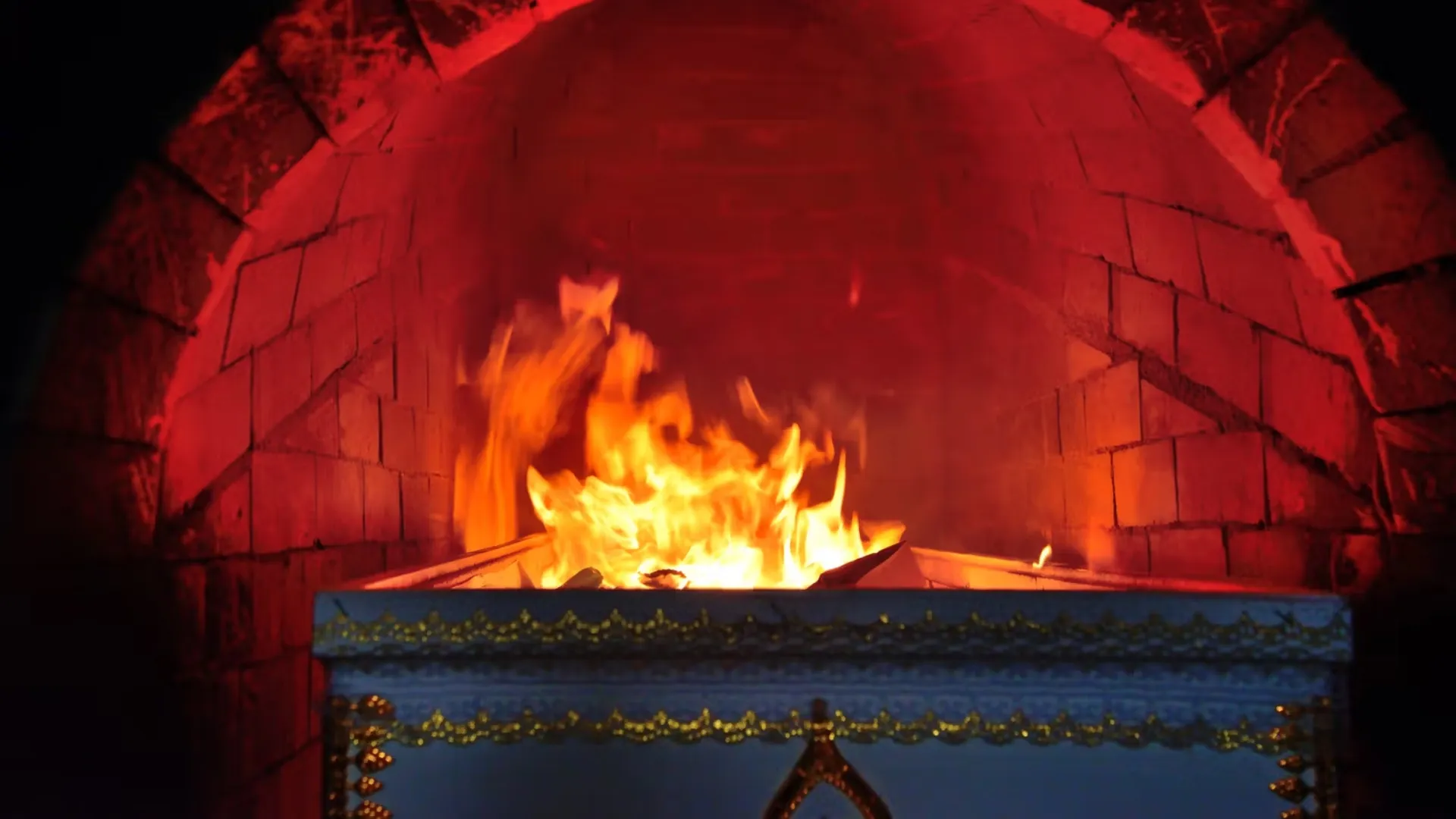 /VIDEO/ Cimitire tot mai pline, înmormântări scumpe, dar alternative blocate: De ce Moldova încă nu are crematoriu