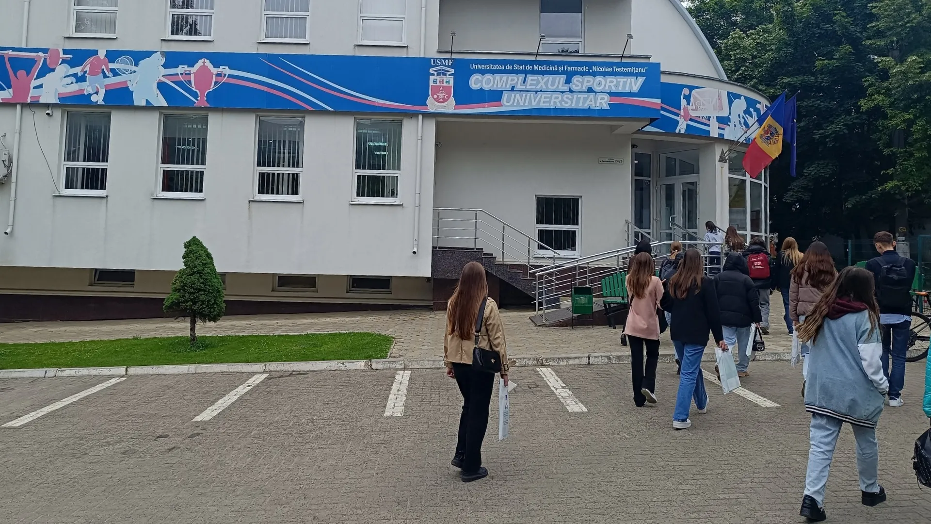 /VIDEO/ Ziua Ușilor Deschise la USMF: Viitorii medici se pregătesc de lupta pentru admitere