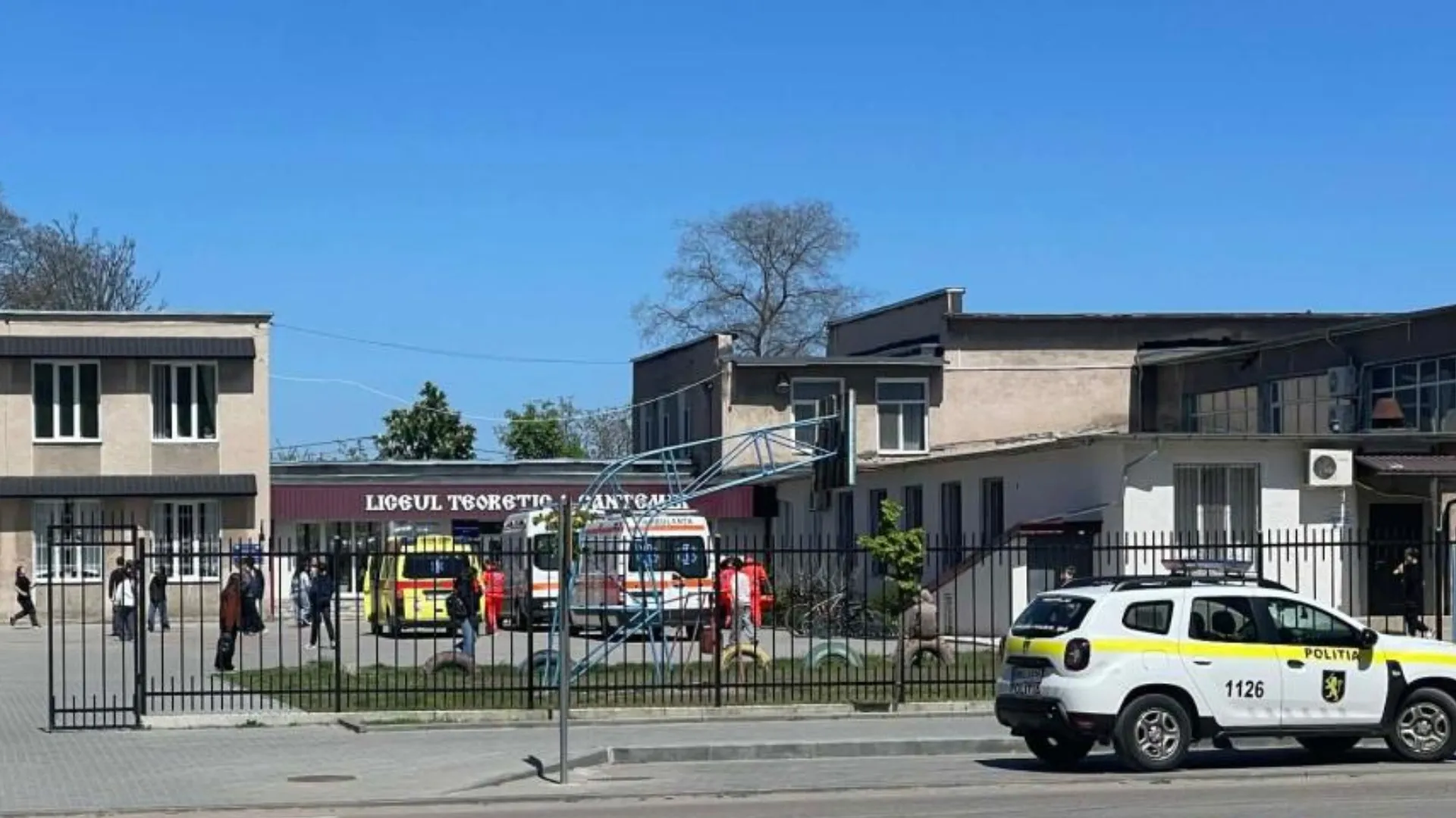 Gaz lacrimogen într-un liceu din Cahul: Opt elevi, transportați de urgență la spital