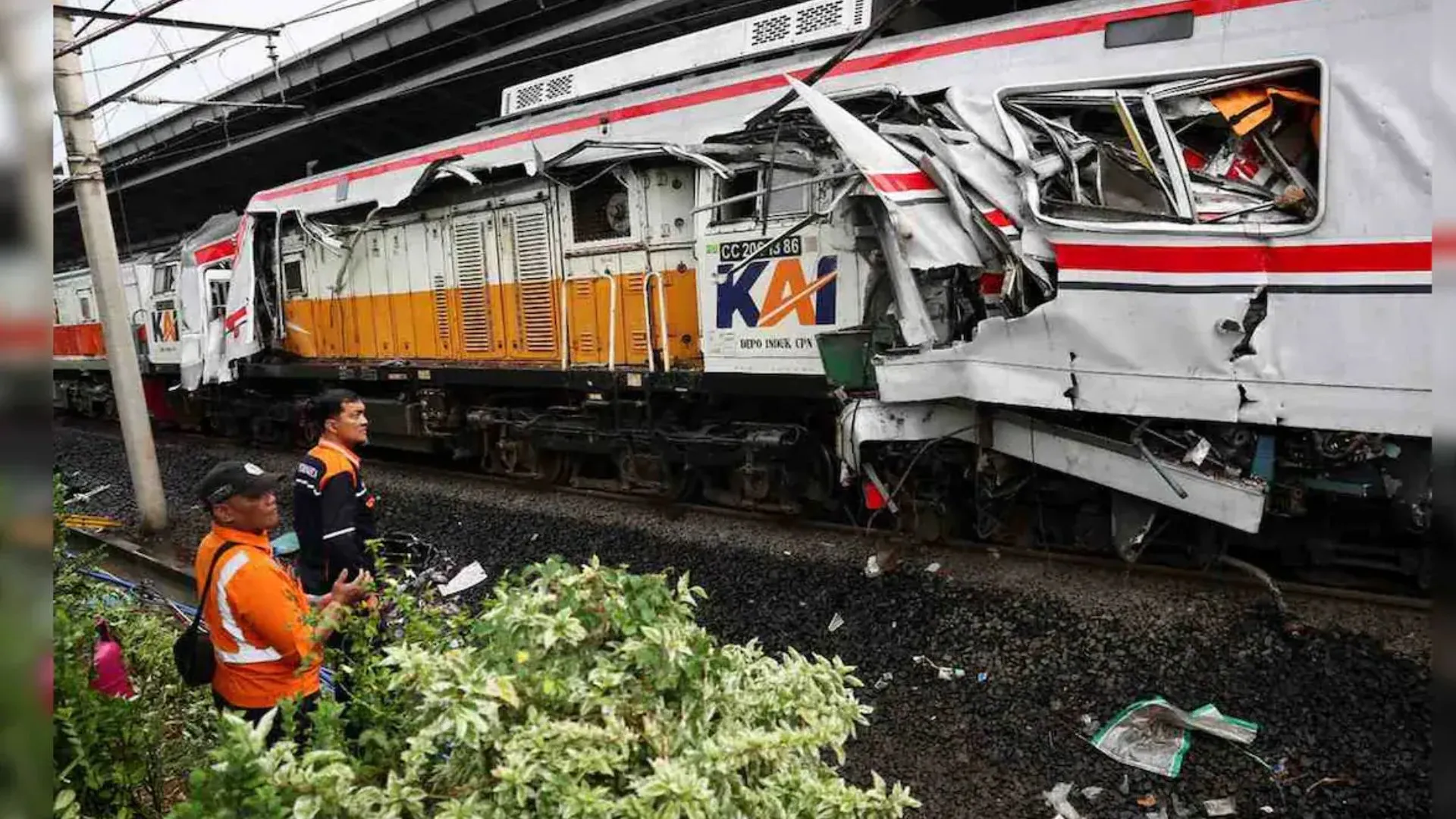 Tragedie în Indonezia: Cel puțin 14 oameni au murit într-un accident feroviar