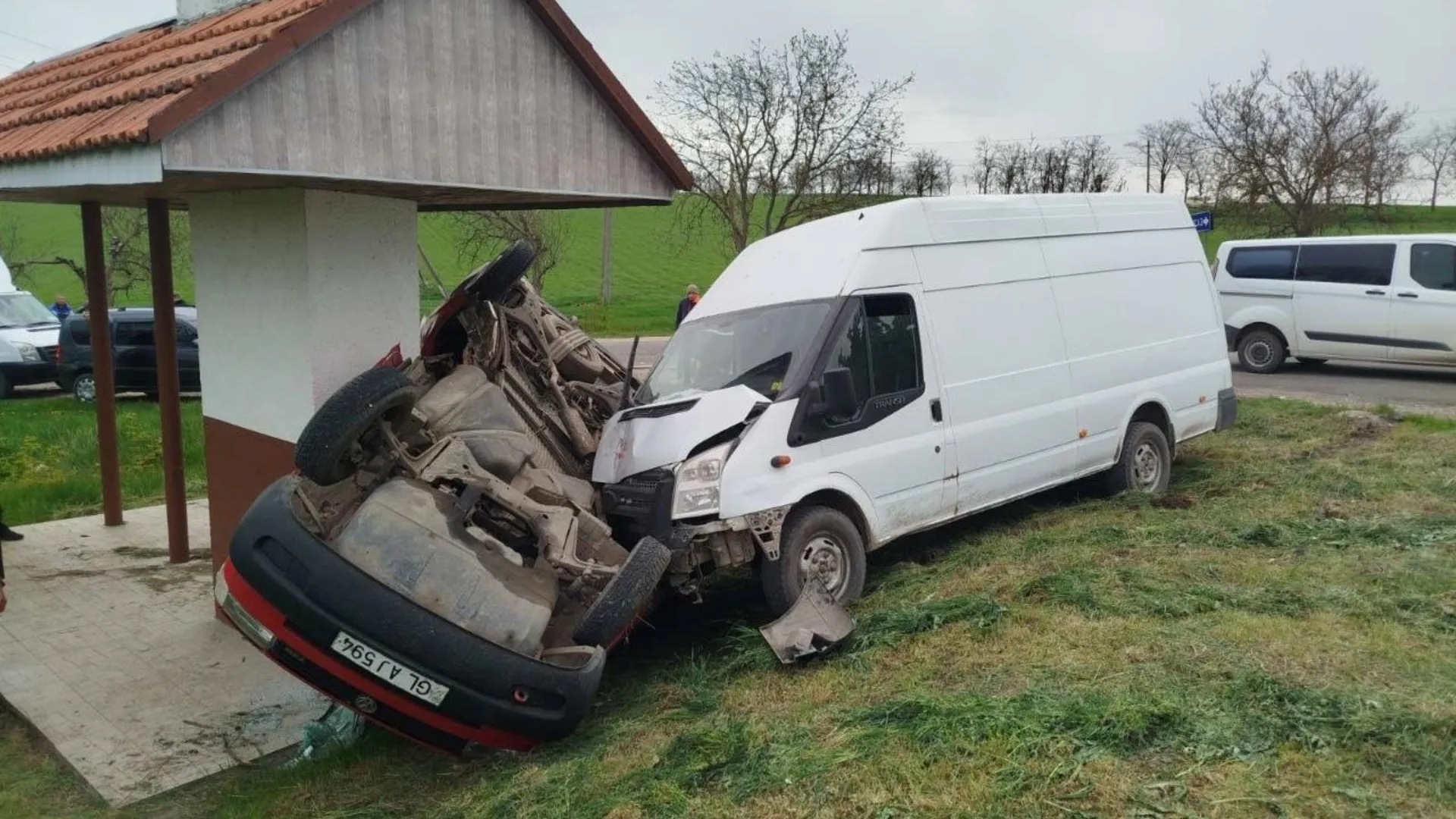 /FOTO/ Accident la Glodeni: Două automobile s-au ciocnit, iar un șofer a ajuns la spital
