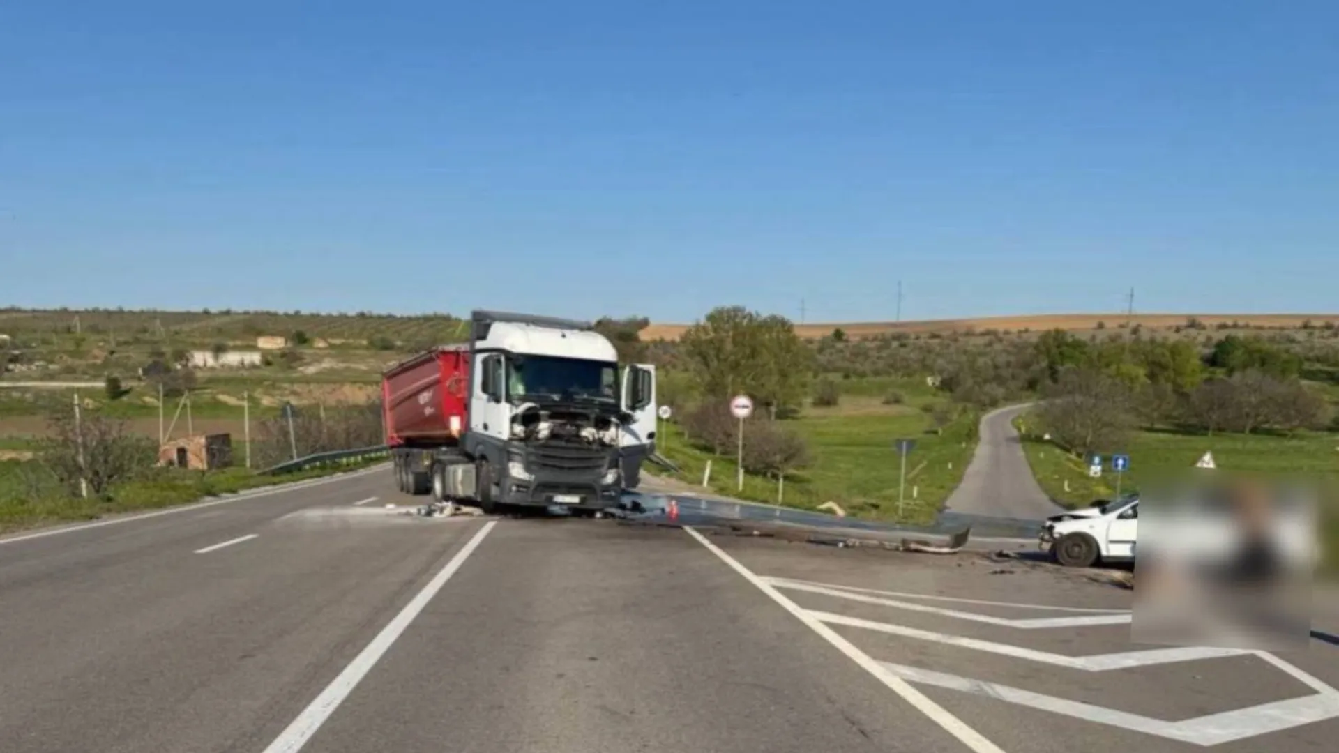 Accident violent la Vulcănești: O femeie a murit, iar o altă pasageră a ajuns la spital