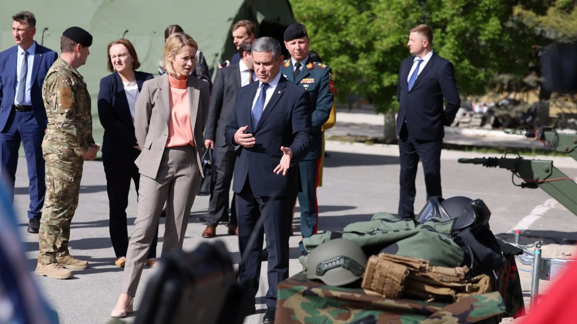 /VIDEO/ „Moldova nu este singură”: Kaja Kallas a inspectat echipamentele militare oferite de UE