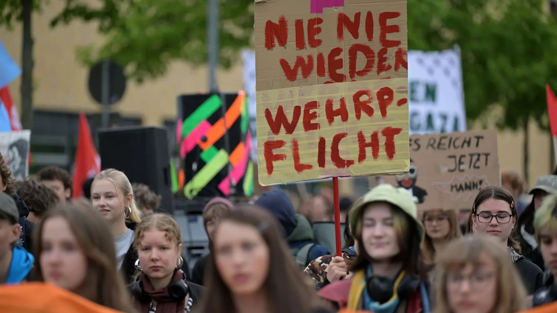 Elevi în stradă, contra armatei obligatorii: Proteste în zeci de orașe din Germania