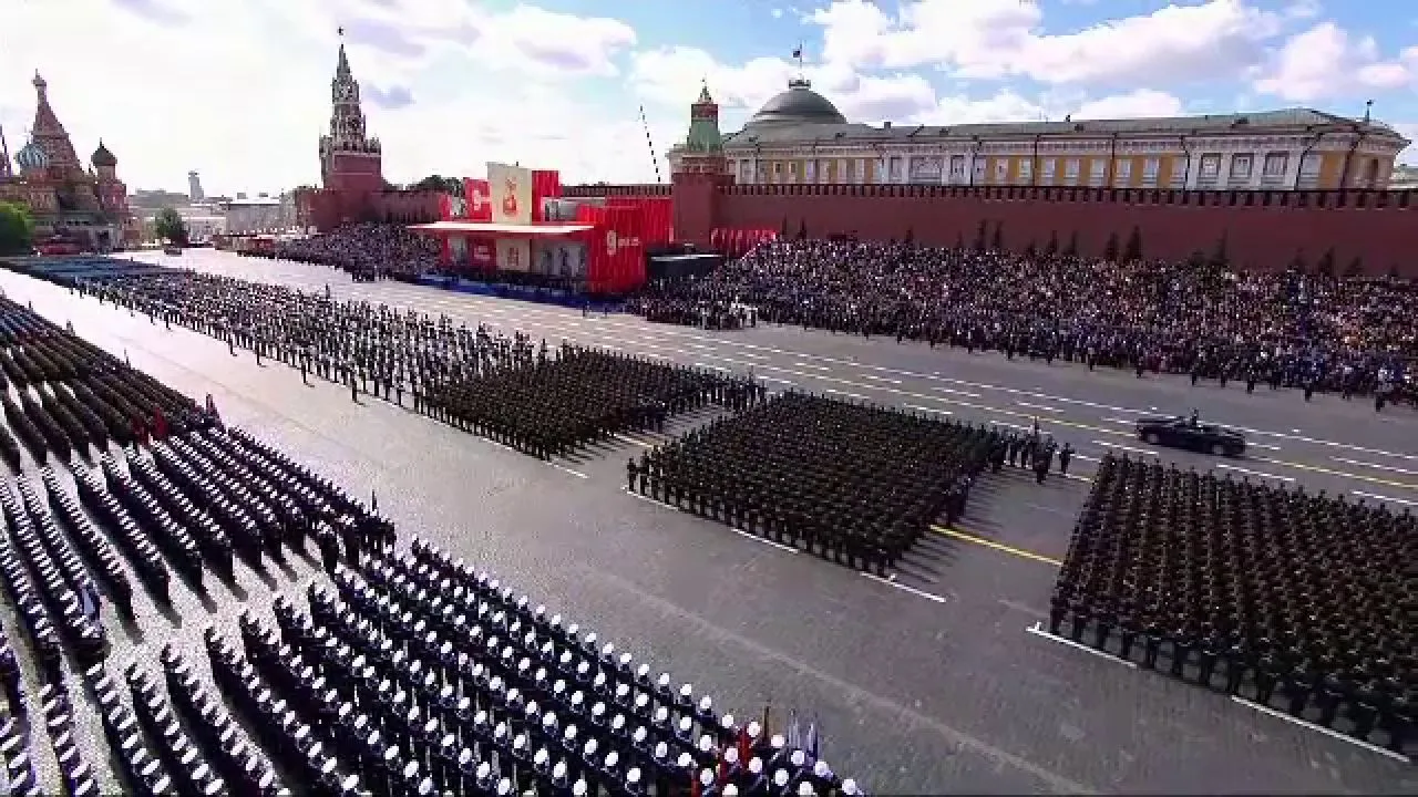 /VIDEO/ Parada de la Moscova, tot mai izolată: Rusia marchează 9 Mai cu cea mai modestă defilare din ultimii ani