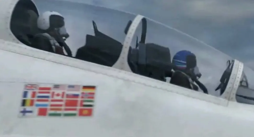 /VIDEO/ O altă imagine a paradei de la Moscova: IA arată avioane militare ale Rusiei cu steaguri NATO
