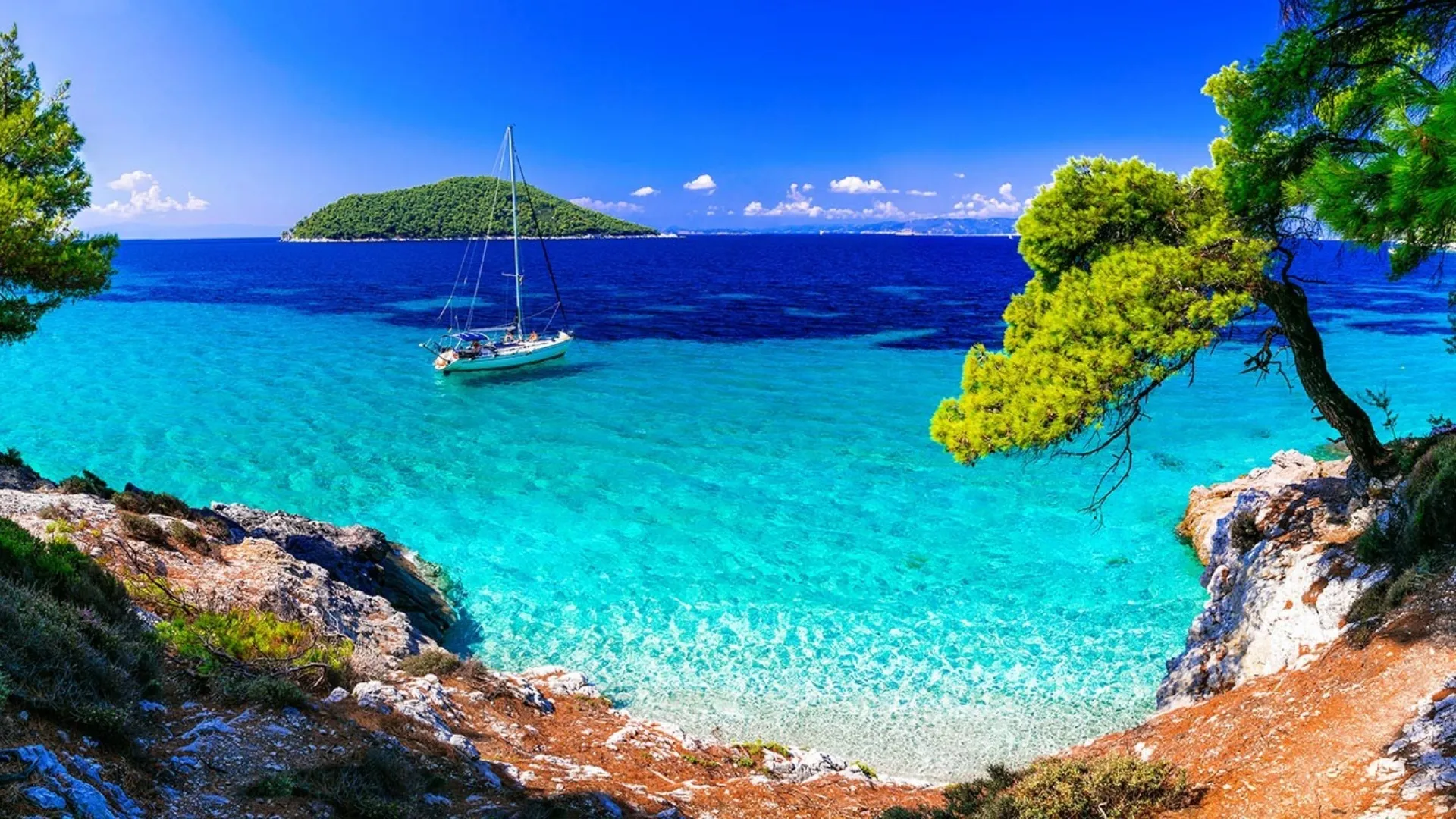 Grecia, lovită de un val de căldură înaintea sezonului turistic: Maxime de +35 de grade și praf saharian