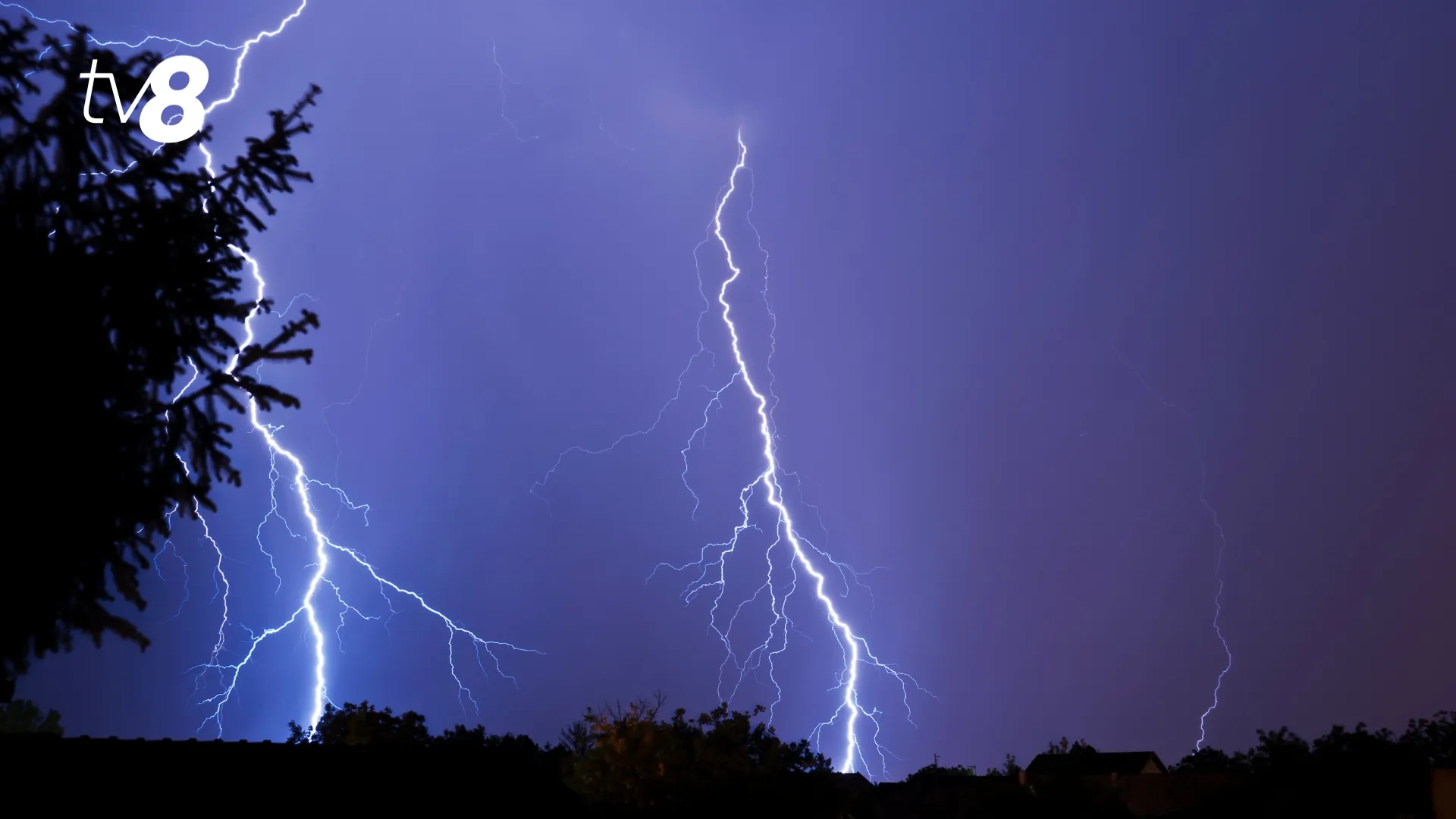 /HARTĂ/ Alertă meteo: Cod galben de ploi, descărcări electrice și grindină în Moldova
