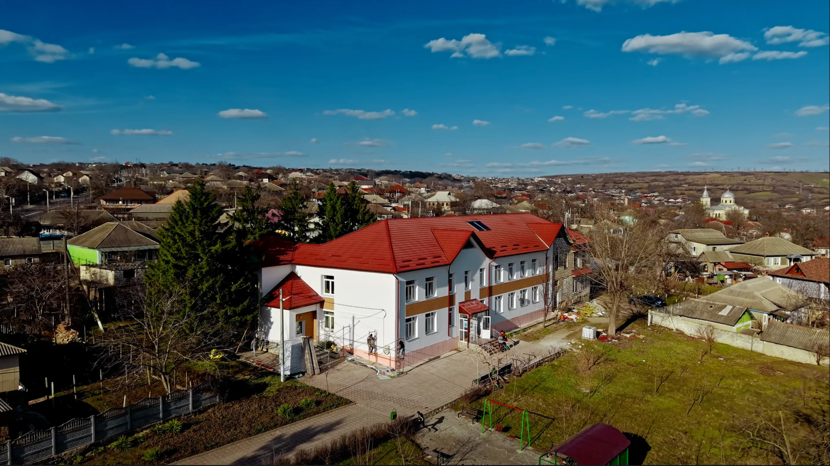 Cu sprijinul Uniunii Europene, Centrul Comunitar „Generația PRO” din Peresecina devine un model de eficiență energetică /P/