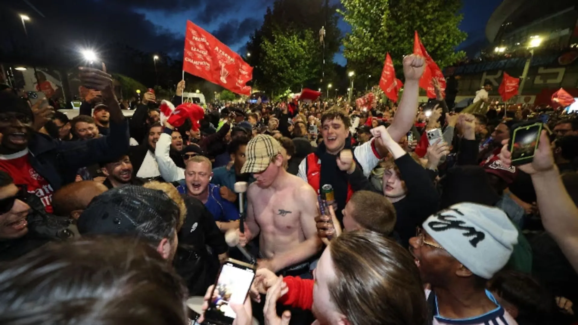 /VIDEO/ Bucurie la Londra: Cum au sărbătorit fanii lui Arsenal primul titlu în Premier League, după 22 de ani