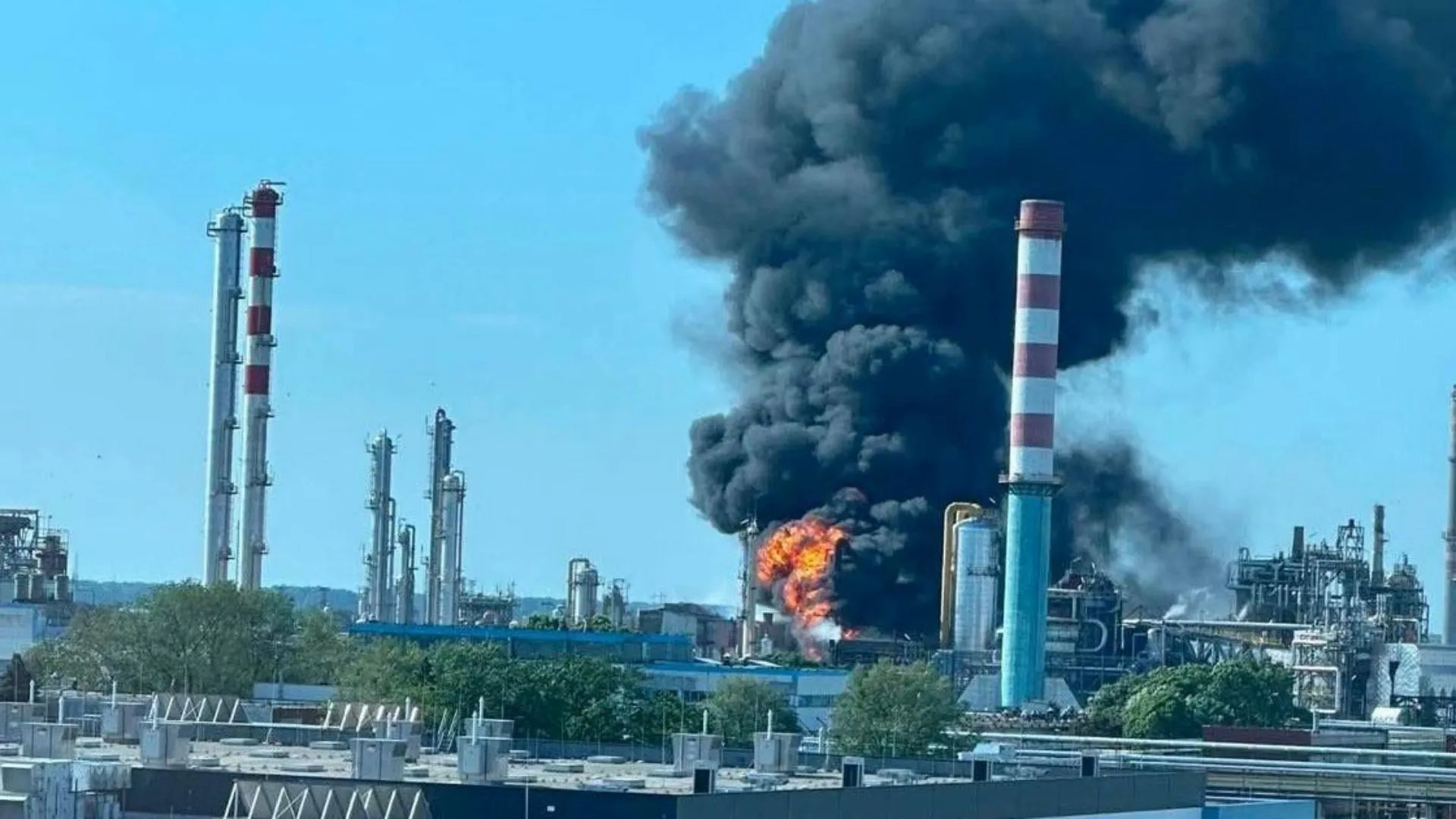 /VIDEO/ Explozie puternică la o uzină petrochimică din Ungaria: Un mort și mai mulți răniți