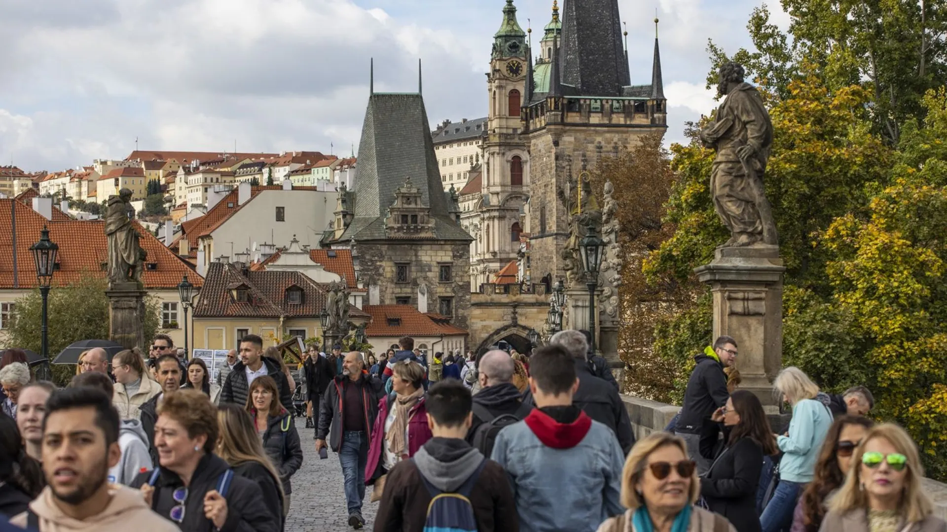 Se cer reguli mai dure pentru vizele turistice acordate rușilor: „Ei fac excursii, în timp ce ucrainenii mor”