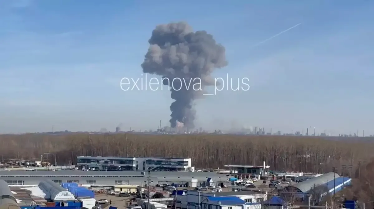 Un nou atac cu drone în Rusia: Un port maritim în flăcări și un depozit de petrol distrus