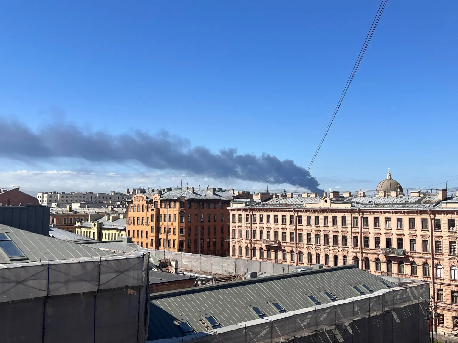 /VIDEO/ Explozii în Sankt Petersburg: 72 de drone interceptate, iar guvernatorul cere oamenilor să rămână în case