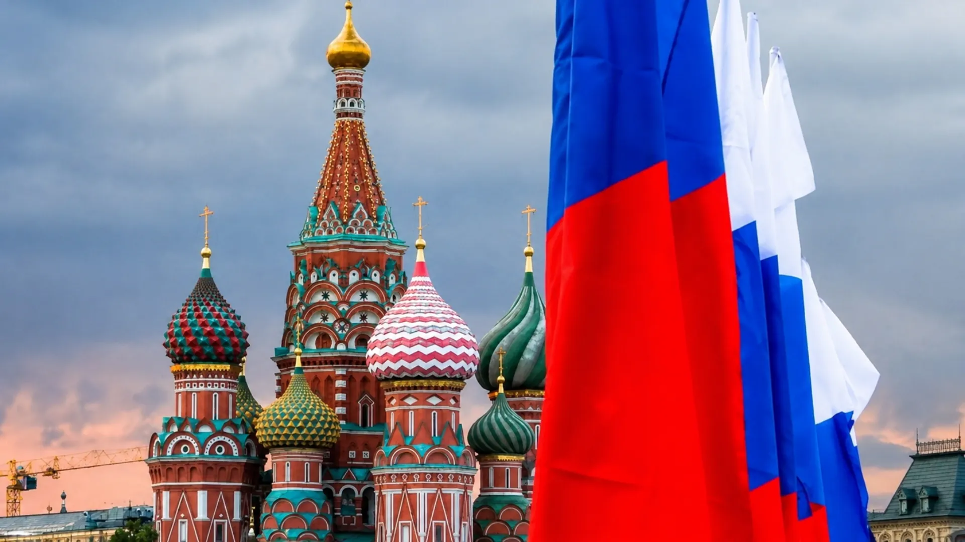 /VIDEO/ Ceremonie cu fast la Kremlin: Ucraina a fost bombardată, iar Dodon a avut grijă să felicite Rusia