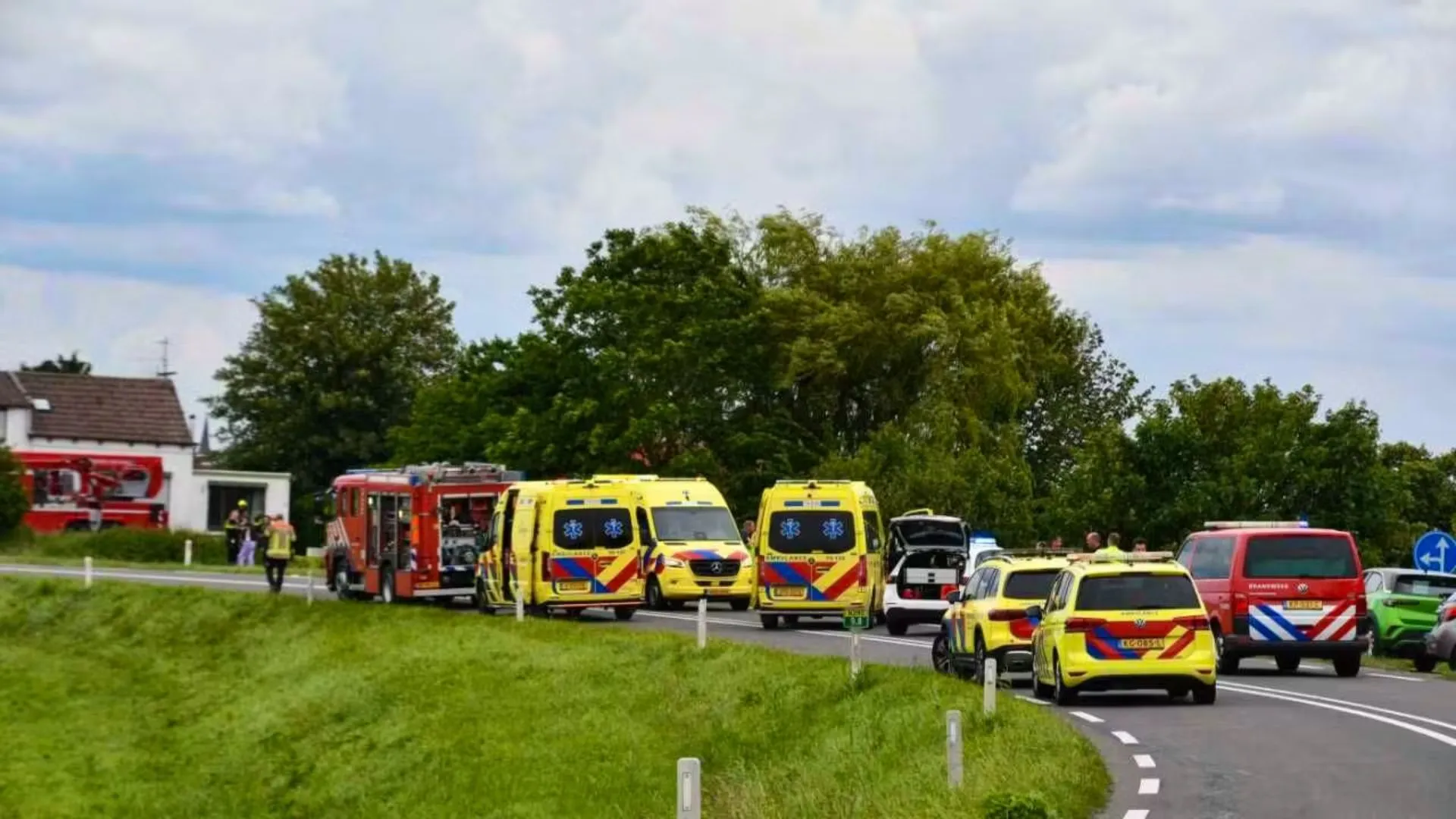 Tragedie în Olanda: Trei morți, printre care doi copii, după ce o mașină a intrat într-un grup de cicliști