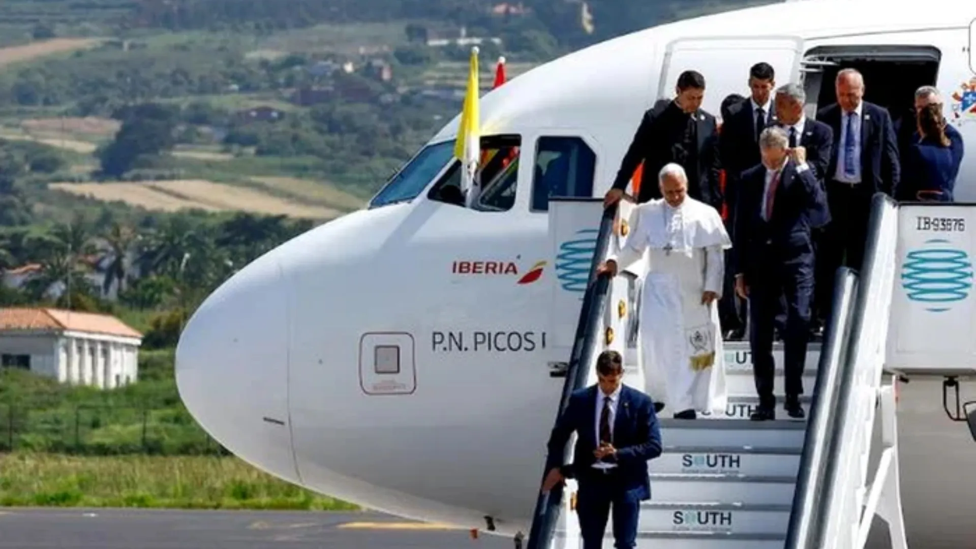 /VIDEO/ Probleme tehnice la avionul Papei Leon al XIV-lea: A rămas blocat pe pistă înainte de decolarea spre Roma