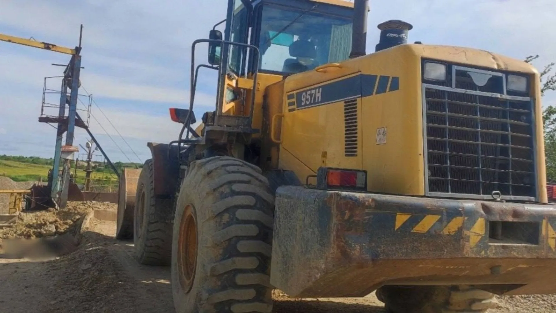Tragedie la o carieră din Grigoriopol: Un bărbat a murit după ce a căzut din cabina unui încărcător
