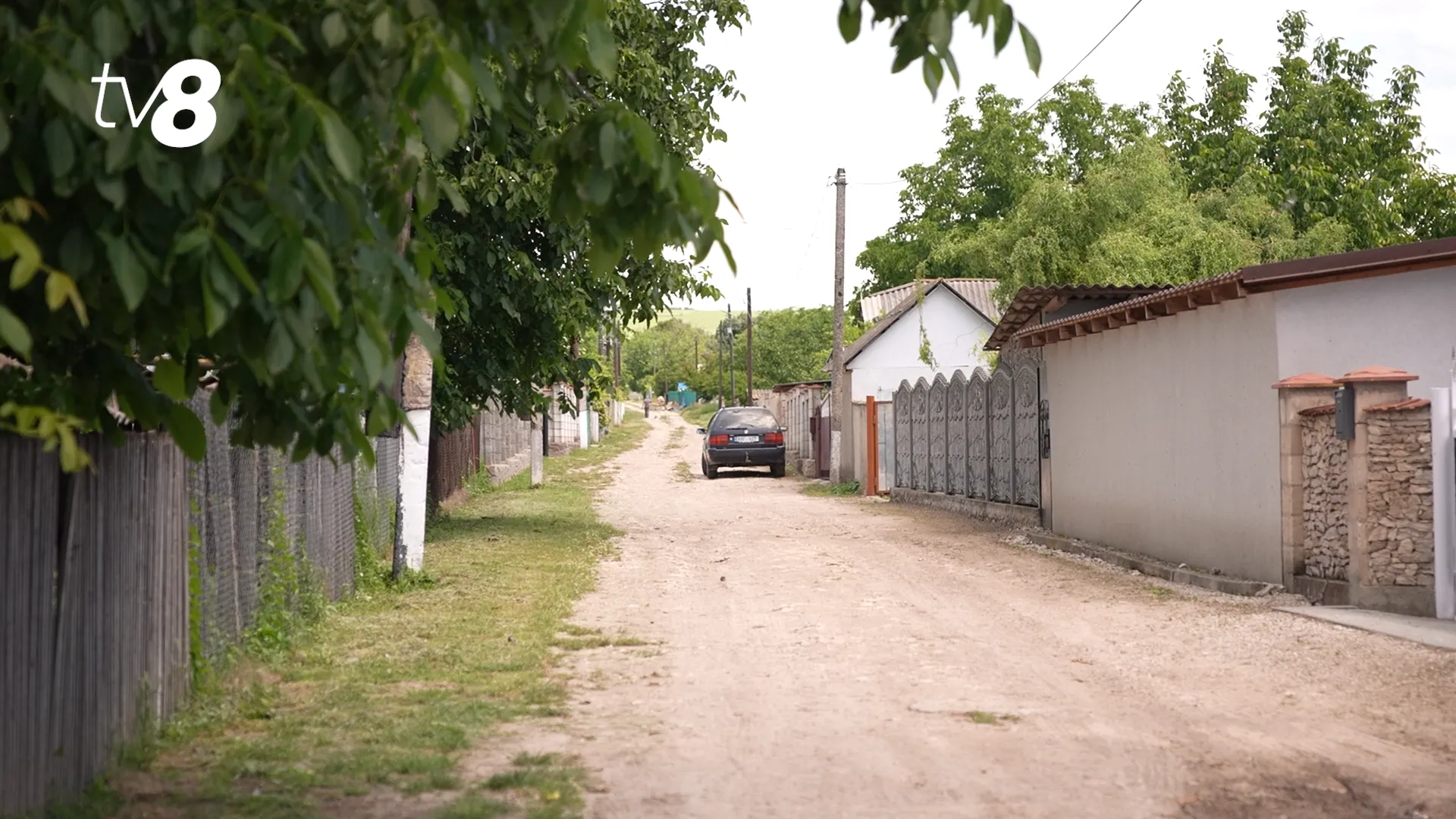 /VIDEO/ Humulești, satul uitat de lângă Chișinău: Viața în localitatea fără magazin, transport public și rețea
