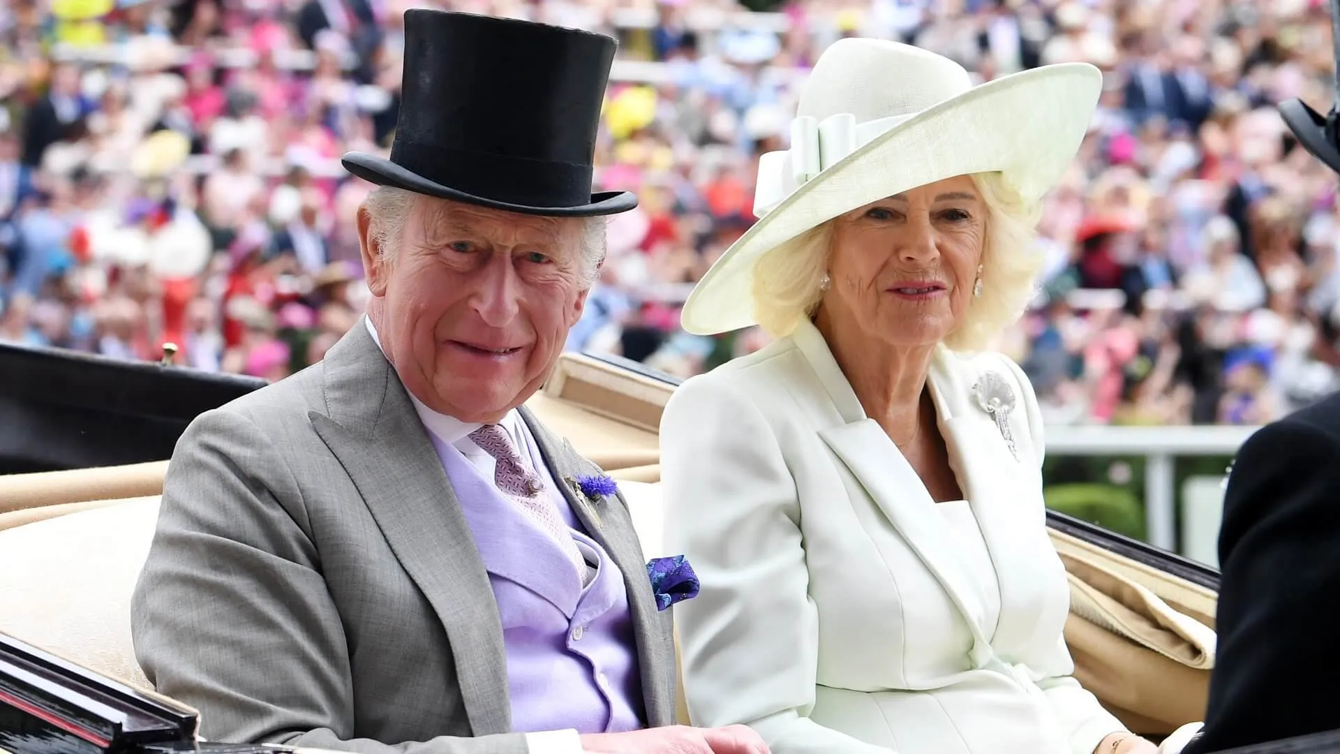 /VIDEO/ Royal Ascot 2026: Eleganță regală, pălării excentrice și o paradă a modei care a atras toate privirile