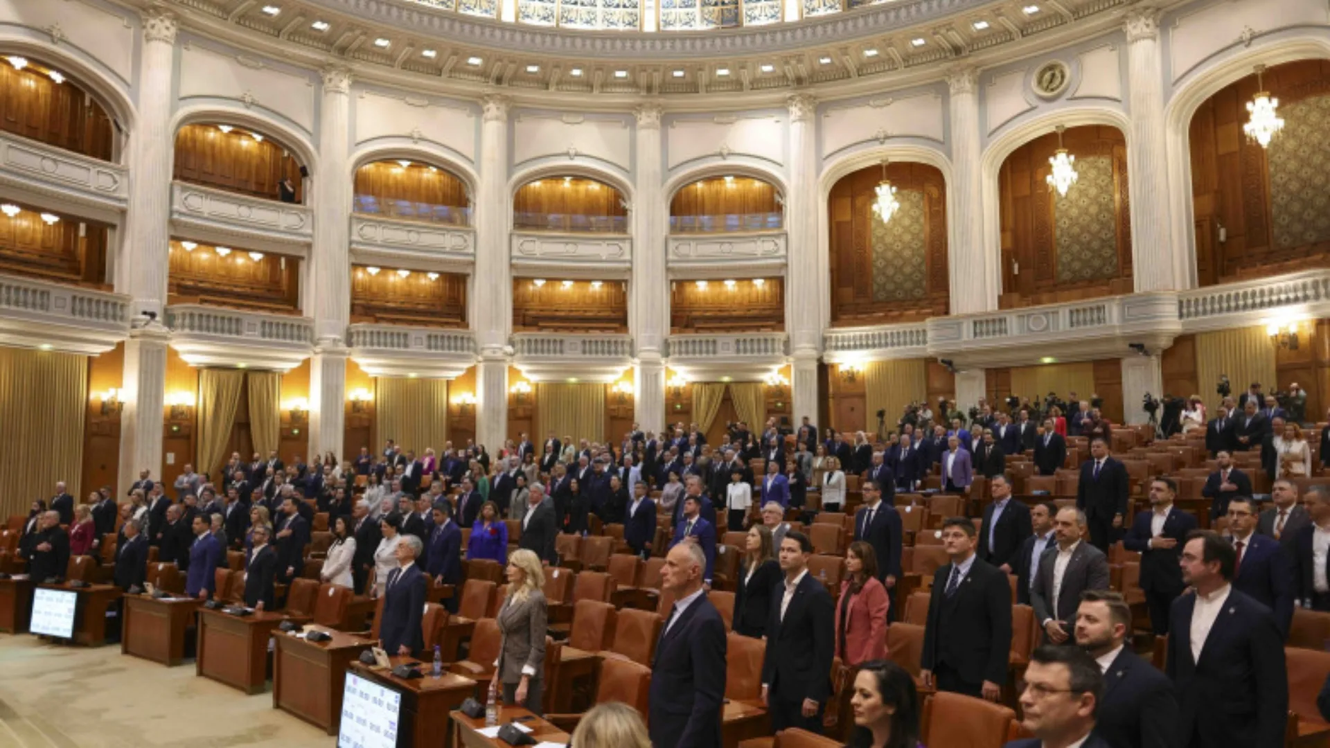 Guvernul Veștea, la votul de învestire: Discursul premierului desemnat în Parlamentul României