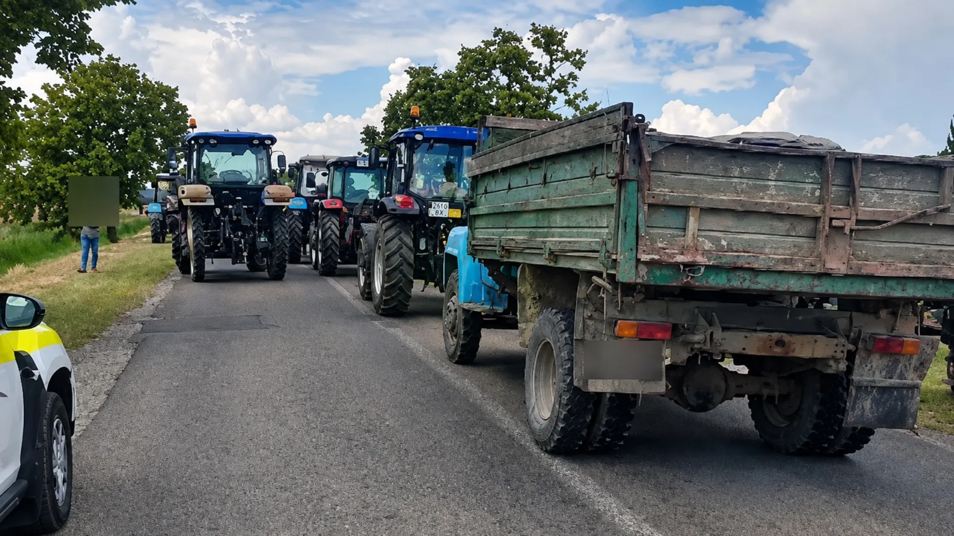 Protestele fermierilor, cu incidente: Unii au blocat drumul, iar un alt participant ar fi înjurat polițiștii
