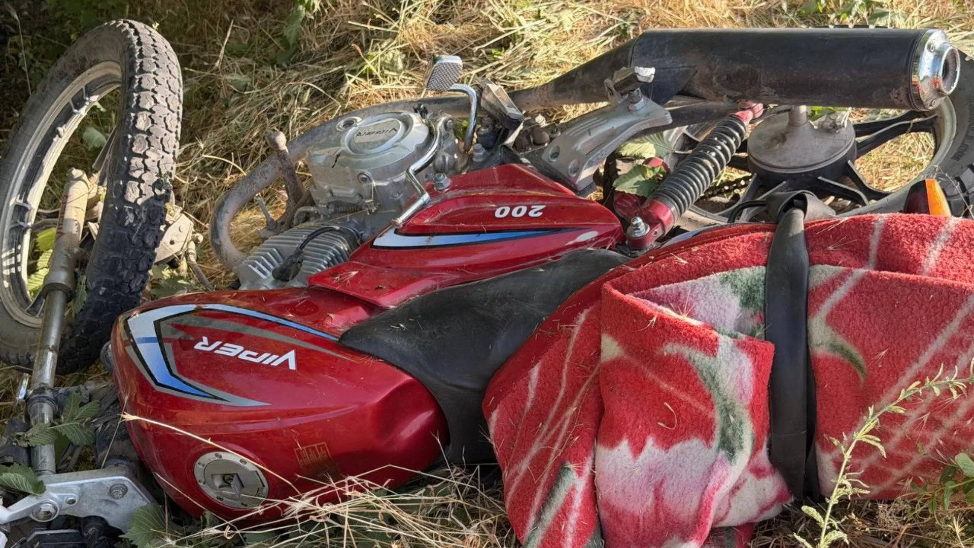 Accident grav la Etulia: Un mort și 2 răniți după ce motocicleta s-a izbit de un copac