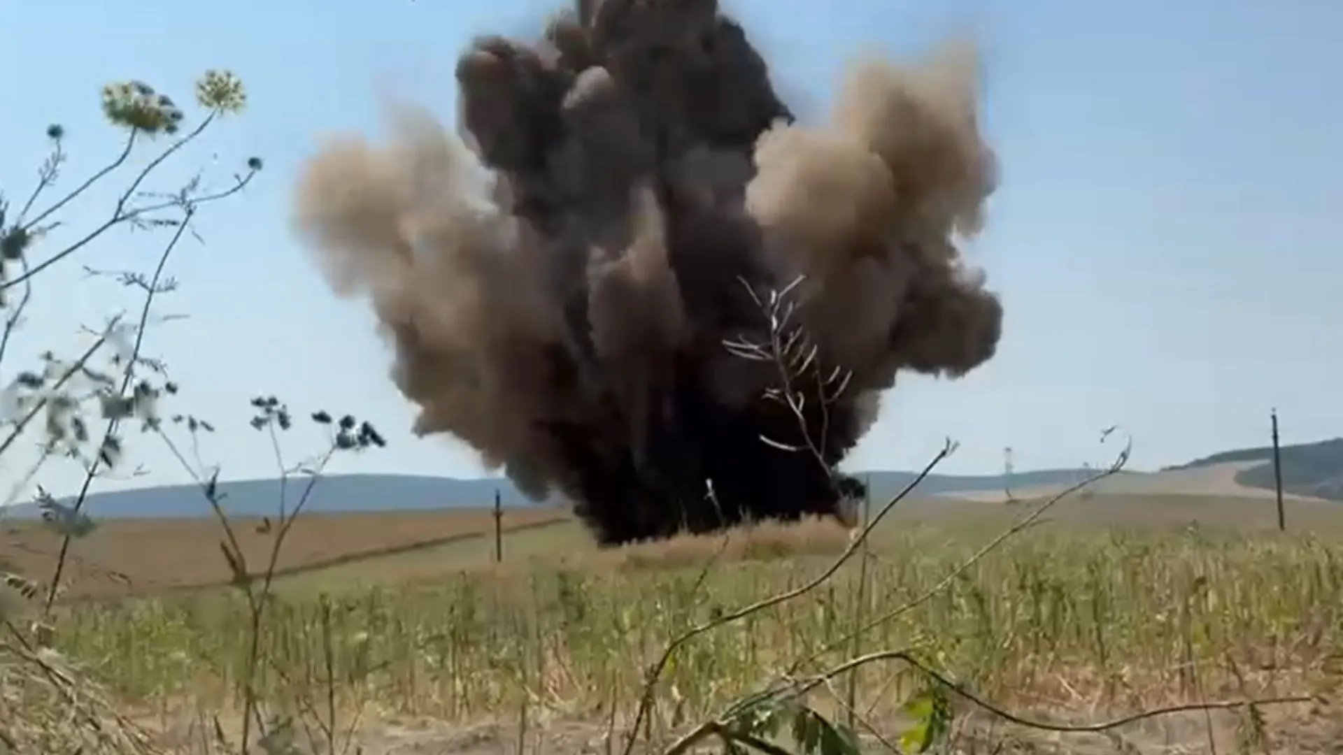 /VIDEO/ Alertă în România: Dronă cu încărcătură explozivă, descoperită în Tulcea. Momentul detonării