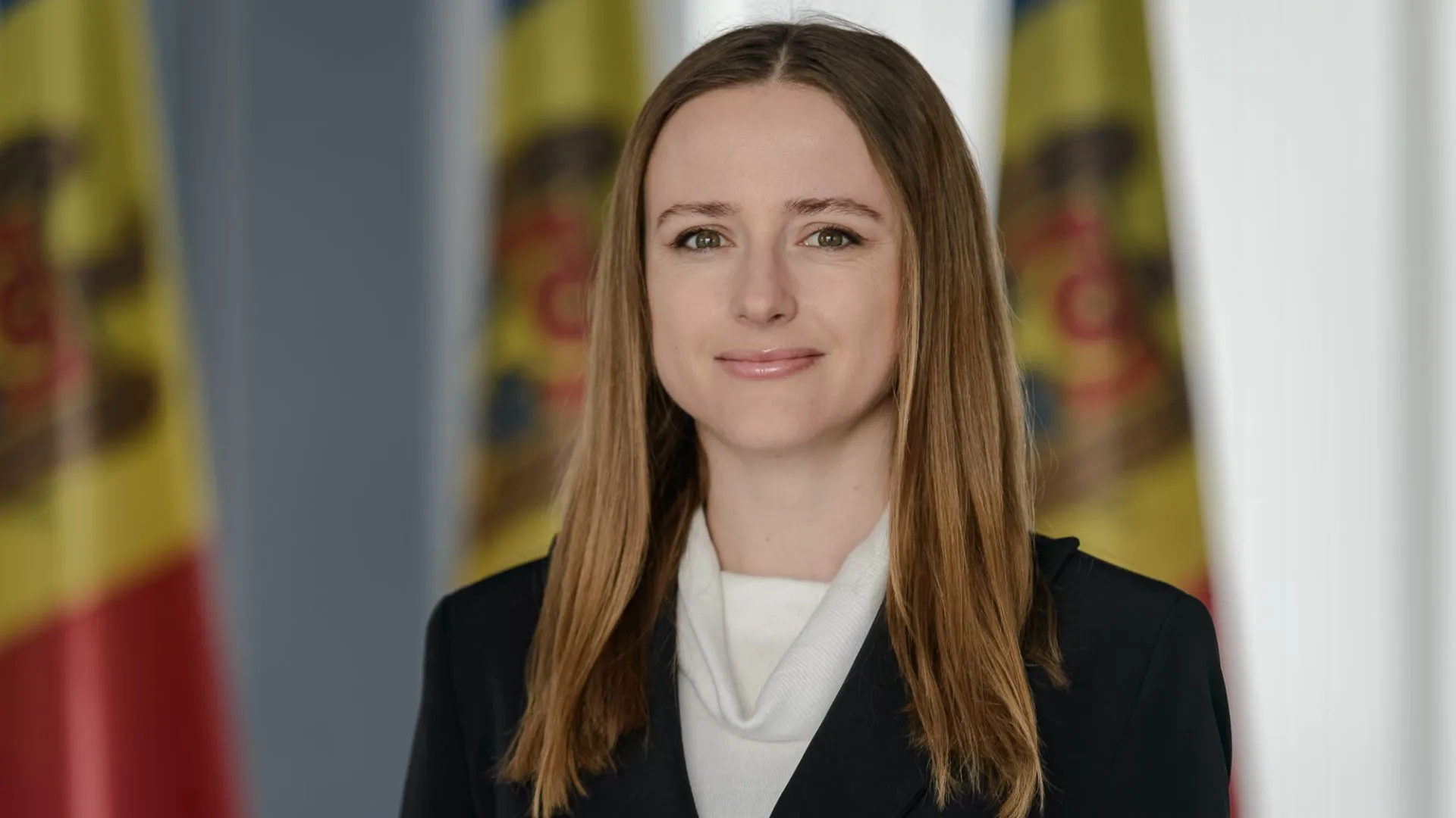 Cum explică o secretară de stat veniturile anuale de peste 2,5 milioane de lei: O parte din bani va fi donată