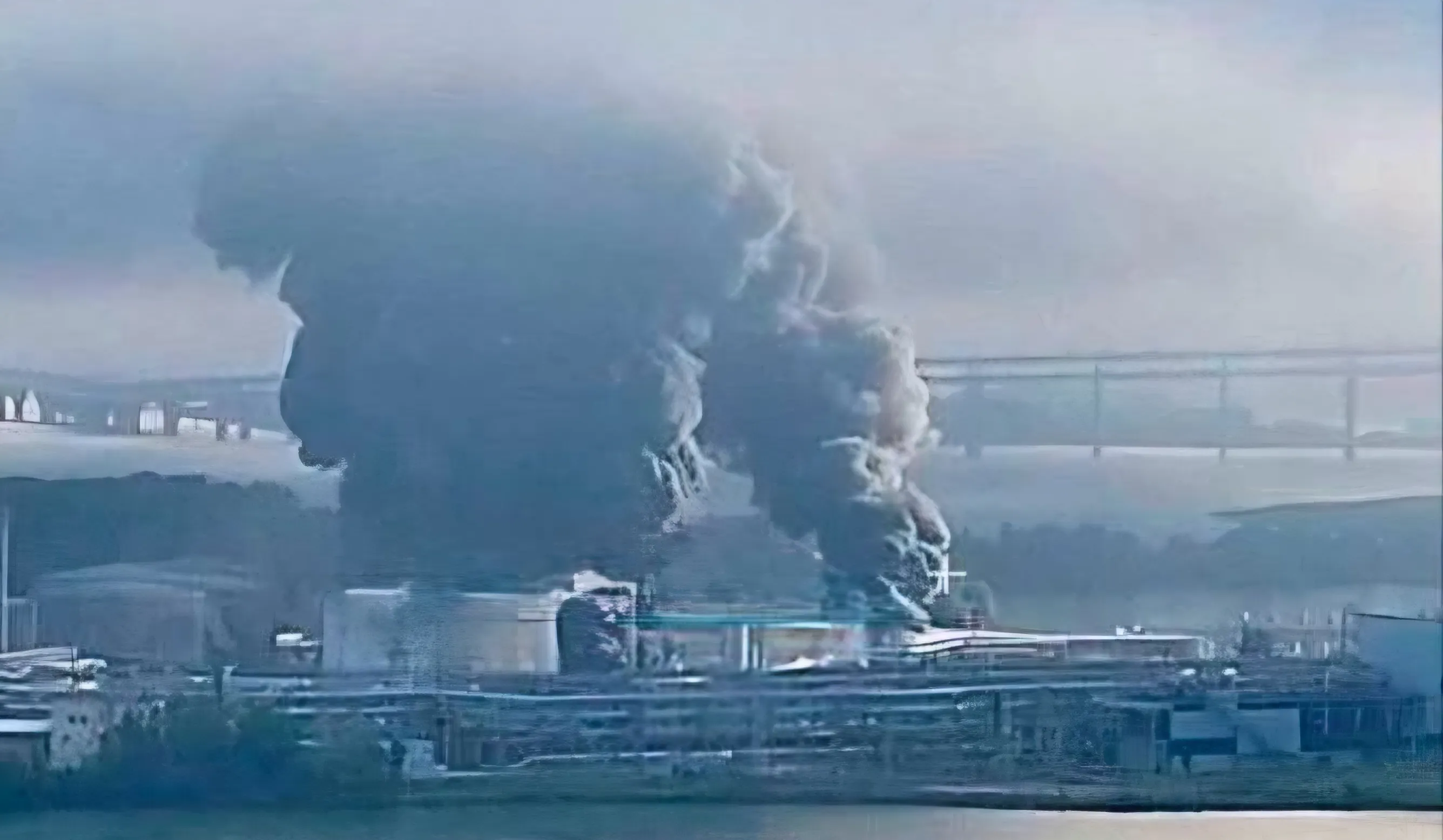 Ucraina ar fi lovit lângă Sankt Petersburg. Fum dens și explozii în zona portului