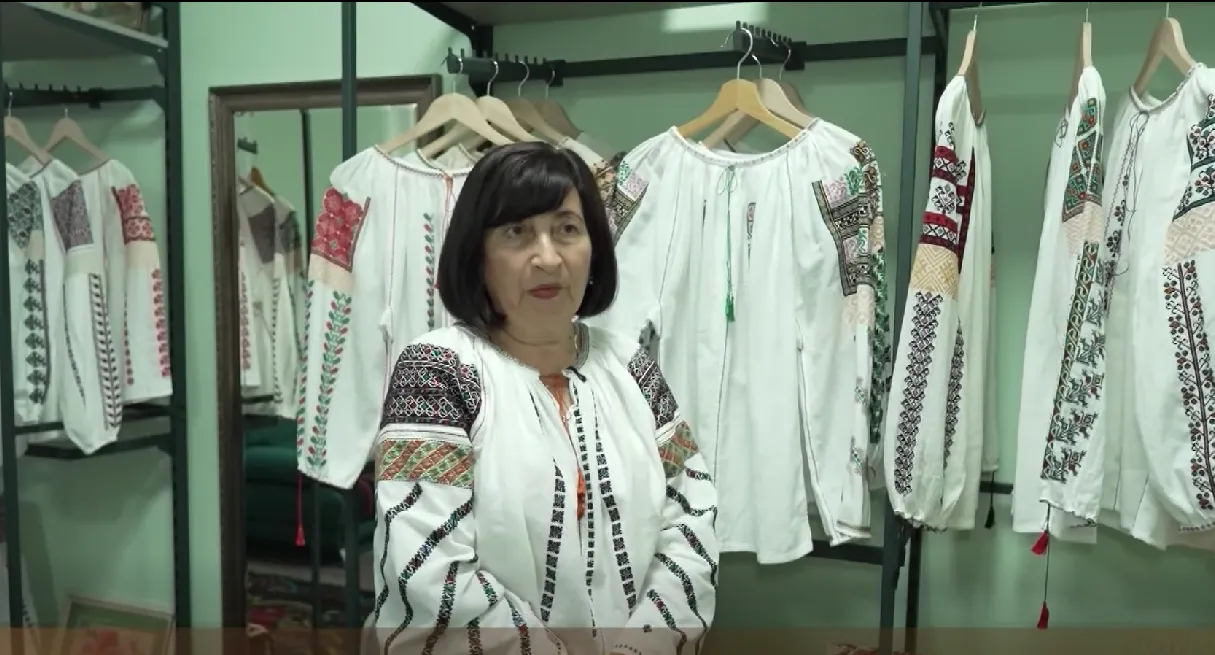 /VIDEO/ Ia, simbol al identității: Elena Lupașcu dezvăluie povestea din spatele unei capodopere cusute manual