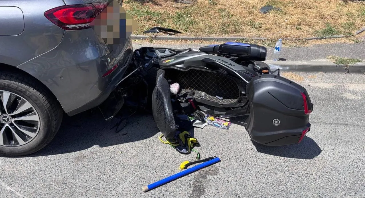 Accident mortal în Chișinău: Un motociclist a decedat după impactul cu un automobil. O șoferiță, reținută