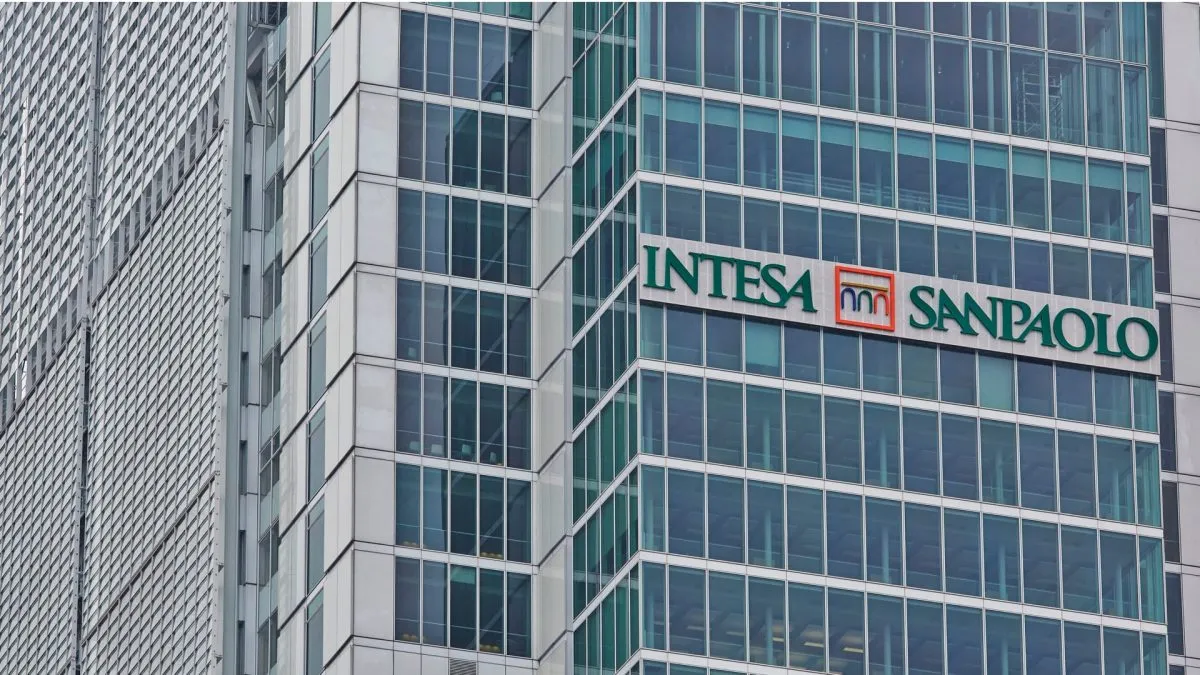 Intesa Sanpaolo accelerează dezvoltarea serviciilor avansate de consultanță în Europa Centrală și de Est și Egipt /P/